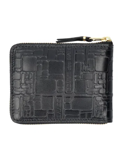 Comme Des Garçons Wallet Embossed Logotype Wallet In Black