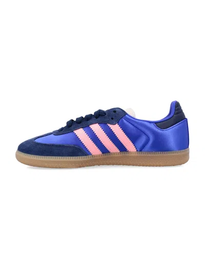 Adidas Originals Low-cut Sneakers Featuring Iconic Stripes In Blue