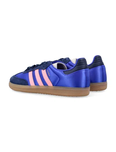 Adidas Originals Low-cut Sneakers Featuring Iconic Stripes In Blue