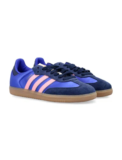 Adidas Originals Low-cut Sneakers Featuring Iconic Stripes In Blue