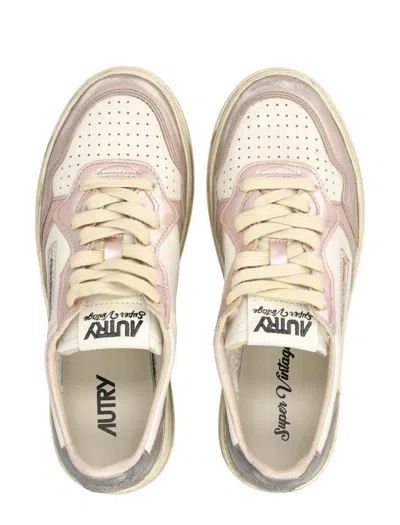 Autry Medalist Low Super Vintage Womans Sneakers In White And Rose In Multi