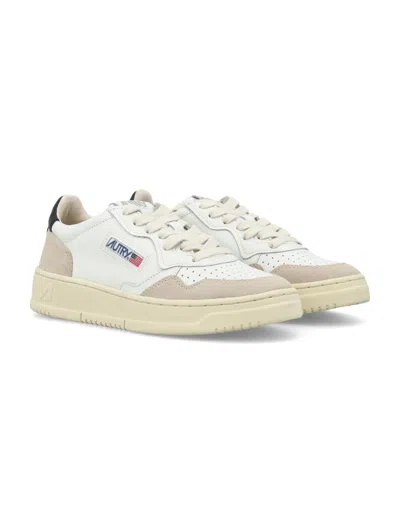 Autry Medalist Low Woman Sneakers In White