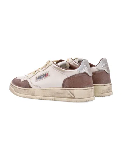Autry Medalist Low Super Vintage Sneakers In Neutral