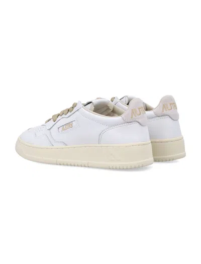 Autry Medalist Low Womans Sneakers In White