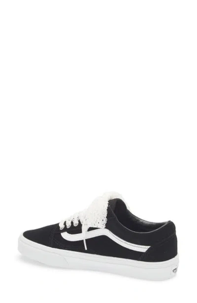 Vans Old Skool Sneaker In Black