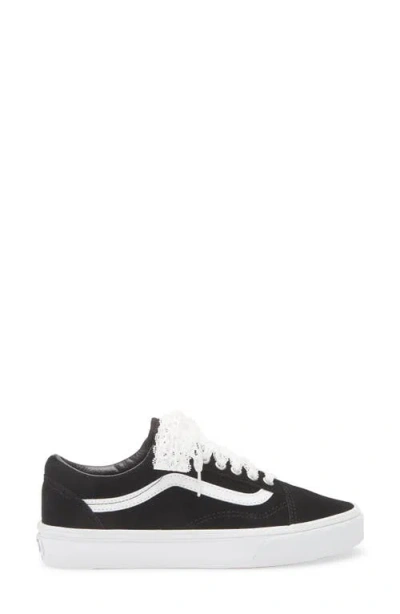 Vans Old Skool Sneaker In Black