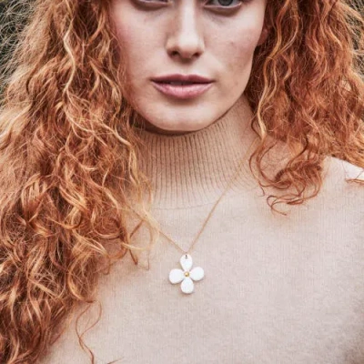 Toolally Daisy Pendant Necklace In White