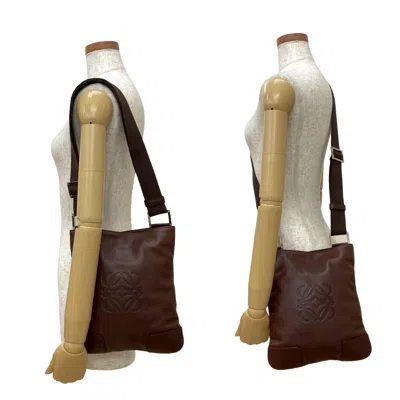 Pre-owned Loewe Brown Leather Pochette Shoulder Bag ()