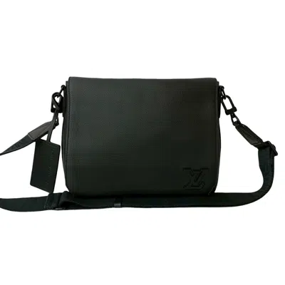 Pre-owned Louis Vuitton Black Leather Shoulder Bag ()