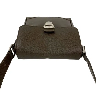 Pre-owned Louis Vuitton Brown Leather Pochette Shoulder Bag ()