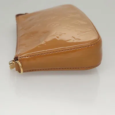 Pre-owned Louis Vuitton Pochette Accessoire Brown Patent Leather Clutch Bag ()