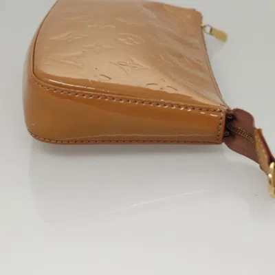 Pre-owned Louis Vuitton Pochette Accessoire Brown Patent Leather Clutch Bag ()