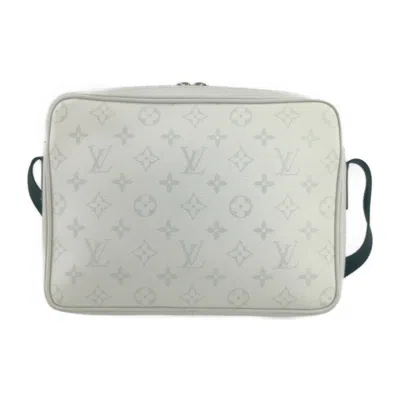 Pre-owned Louis Vuitton Taigarama Shoulder Bag ()