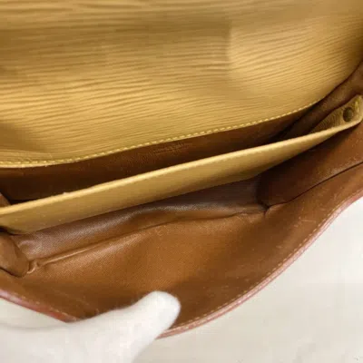 Pre-owned Louis Vuitton Winnipeg Beige Shoulder Bag ()