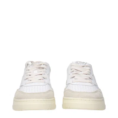 Autry Sneakers Medalist Donna Pelle Bianco/carta Da Zucchero In Multi