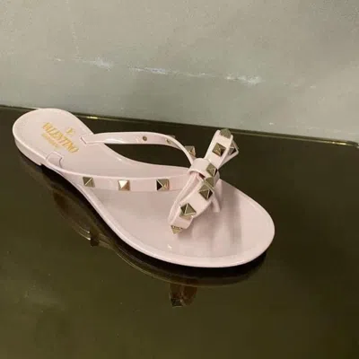 Valentino Rockstud Flip Flops In Pink