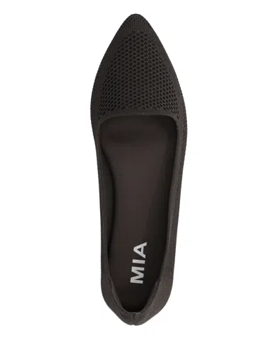 Mia Corrine Flat In Brown