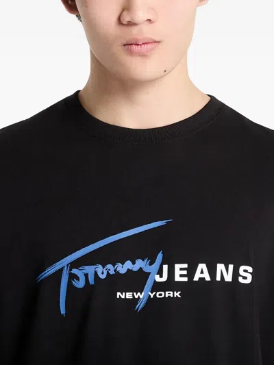Tommy Jeans Signature Dna T-shirt In Black