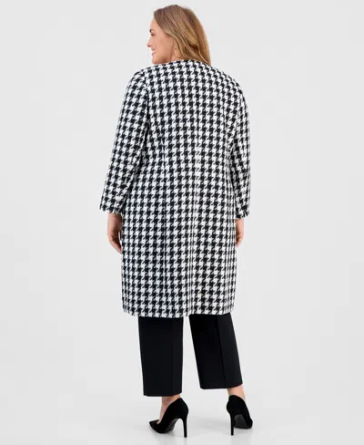 Kasper Plus Size Houndstooth Topper Jacket In Black