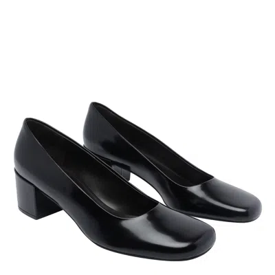 The Row Penelope Leather Pumps In Black