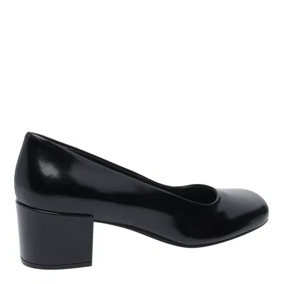 The Row Penelope Leather Pumps In Black