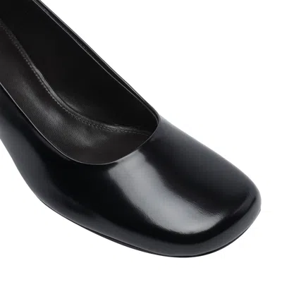 The Row Penelope Leather Pumps In Black