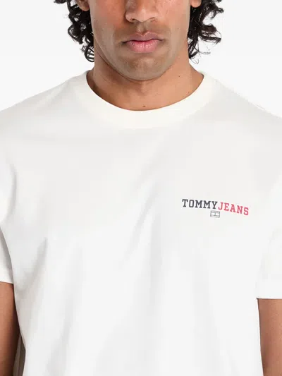 Tommy Jeans Logo-print T-shirt In Neutral