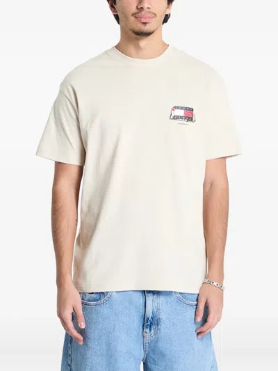 Tommy Jeans Logo-print T-shirt In Neutral