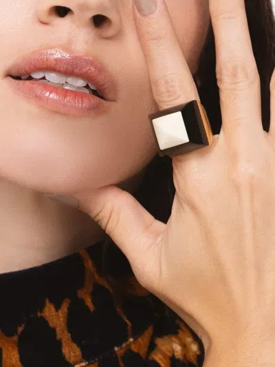 Mark Davis 18k Yellow Gold Kendall Bakelite Ring In Brown