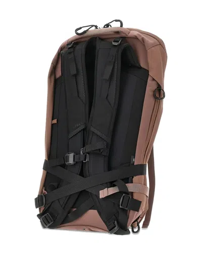 METRON 24 扣环双肩包