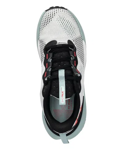 Under Armour Infinite Pro Logo-detail Sneakers In White