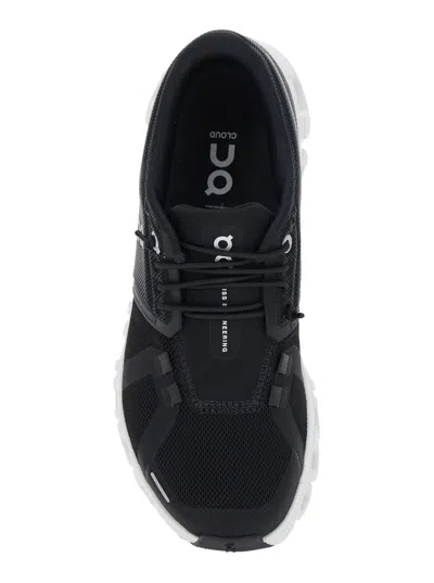 On 'cloud 6' Black Low Top Sneakers With Mesh Details And Logo  Running The Side In Tech Fabric Woman In Black