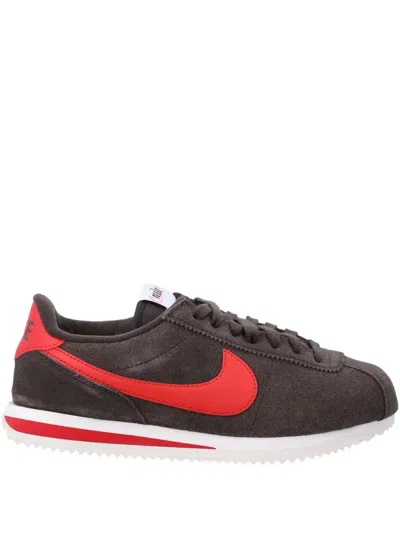 Nike Swoosh Detail Ib1857 Trainers In Brown