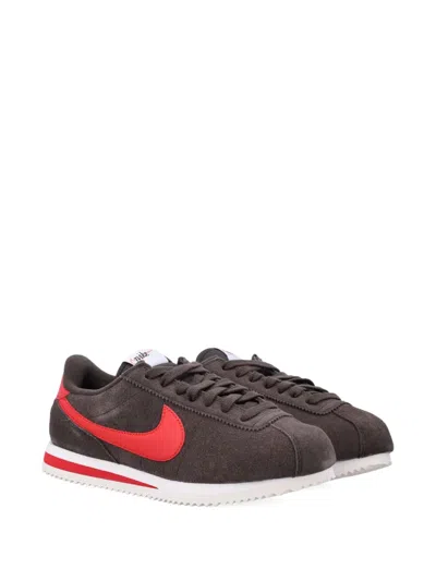 Nike Swoosh Detail Ib1857 Trainers In Brown