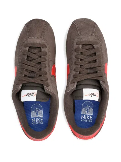 Nike Swoosh Detail Ib1857 Trainers In Brown