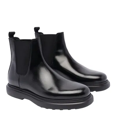 Stuart Weitzman Amos Booties In Black