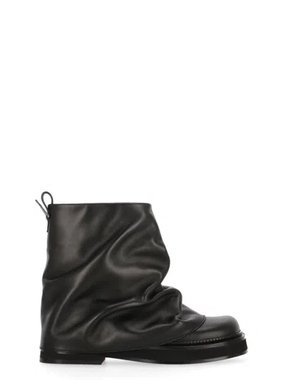 Attico Solid Color Leather Boots With Squared Toe In Black