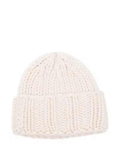 Liska Beanie Aus Geripptem Strick In White
