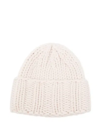 Liska Beanie Aus Geripptem Strick In White
