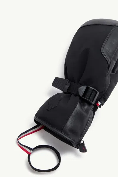Moncler Padded Gloves In Black