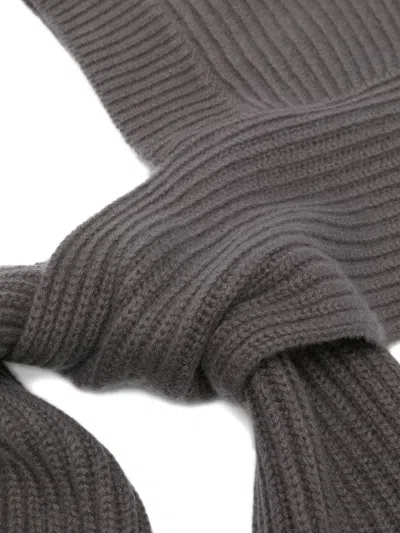 Liska Gerippter Schal Mit Kapuze In Gray