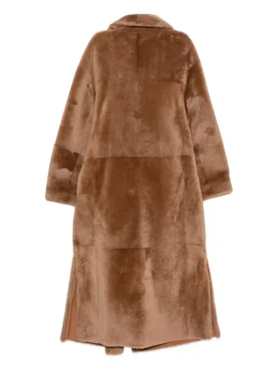 Liska Mantel Aus Shearling Mit Gürtel In Brown