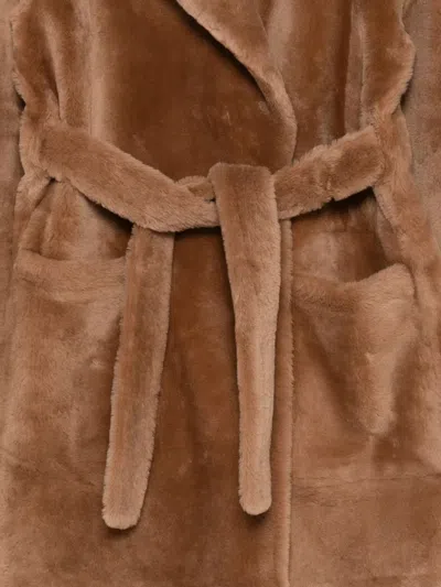 Liska Mantel Aus Shearling Mit Gürtel In Brown