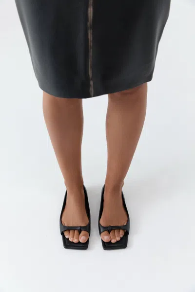 St Agni 90s Square Toe Flat In Black