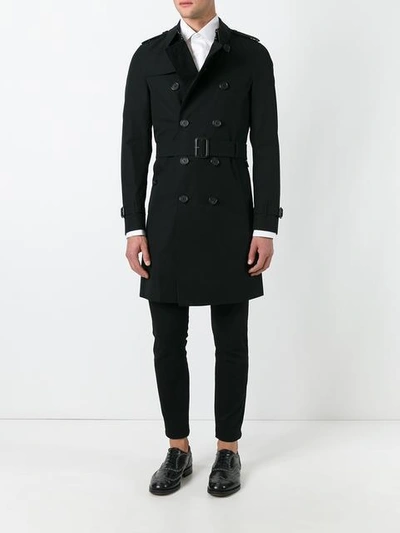 Shop Burberry The Chelsea In Black