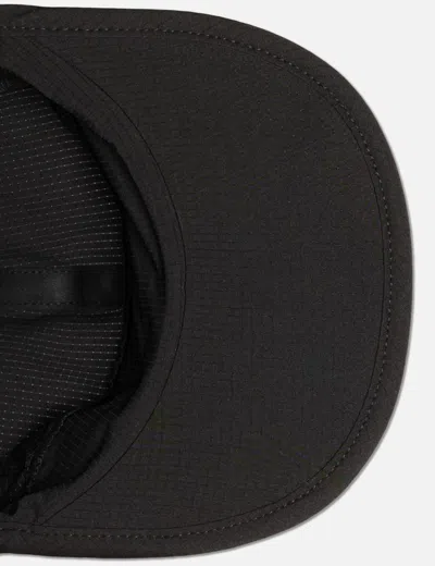 Roa Bri Open Weave Cap In Black