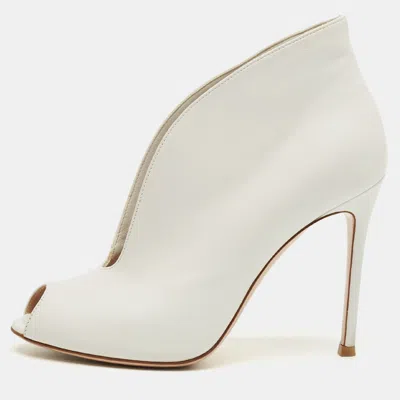 Pre-owned Gianvito Rossi White Leather Vamp Booties Size 37.5