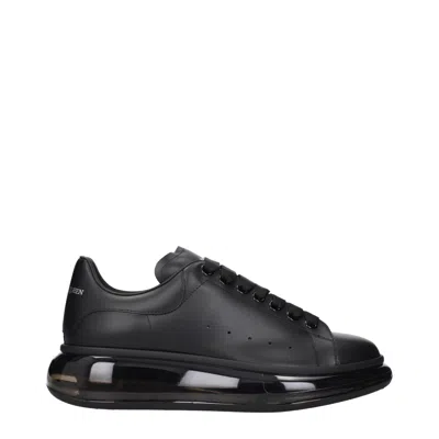 Alexander Mcqueen Sneakers Oversize Uomo Pelle Nero/nero In Black