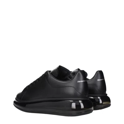 Alexander Mcqueen Sneakers Oversize Uomo Pelle Nero/nero In Black