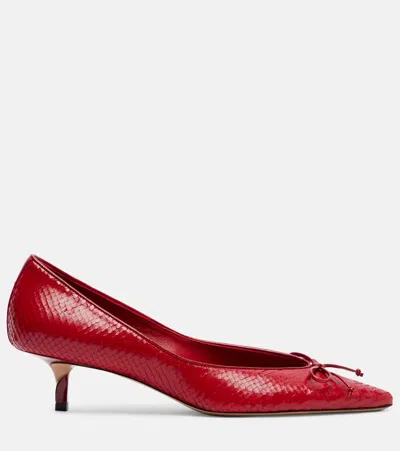 Jacquemus Tourni Snake-effect Leather Pumps In Red